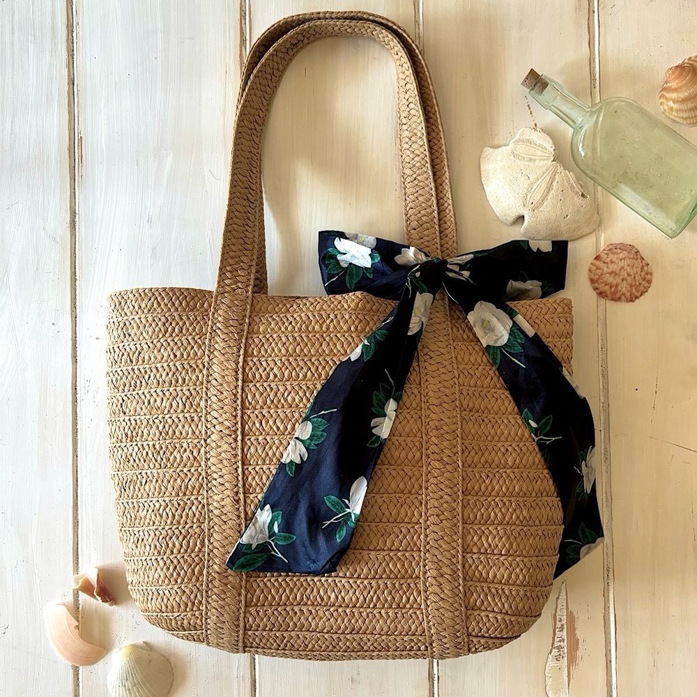 NWT Draper James Straw Tote Bag Woven Beach Bag Navy Floral Scarf Lined